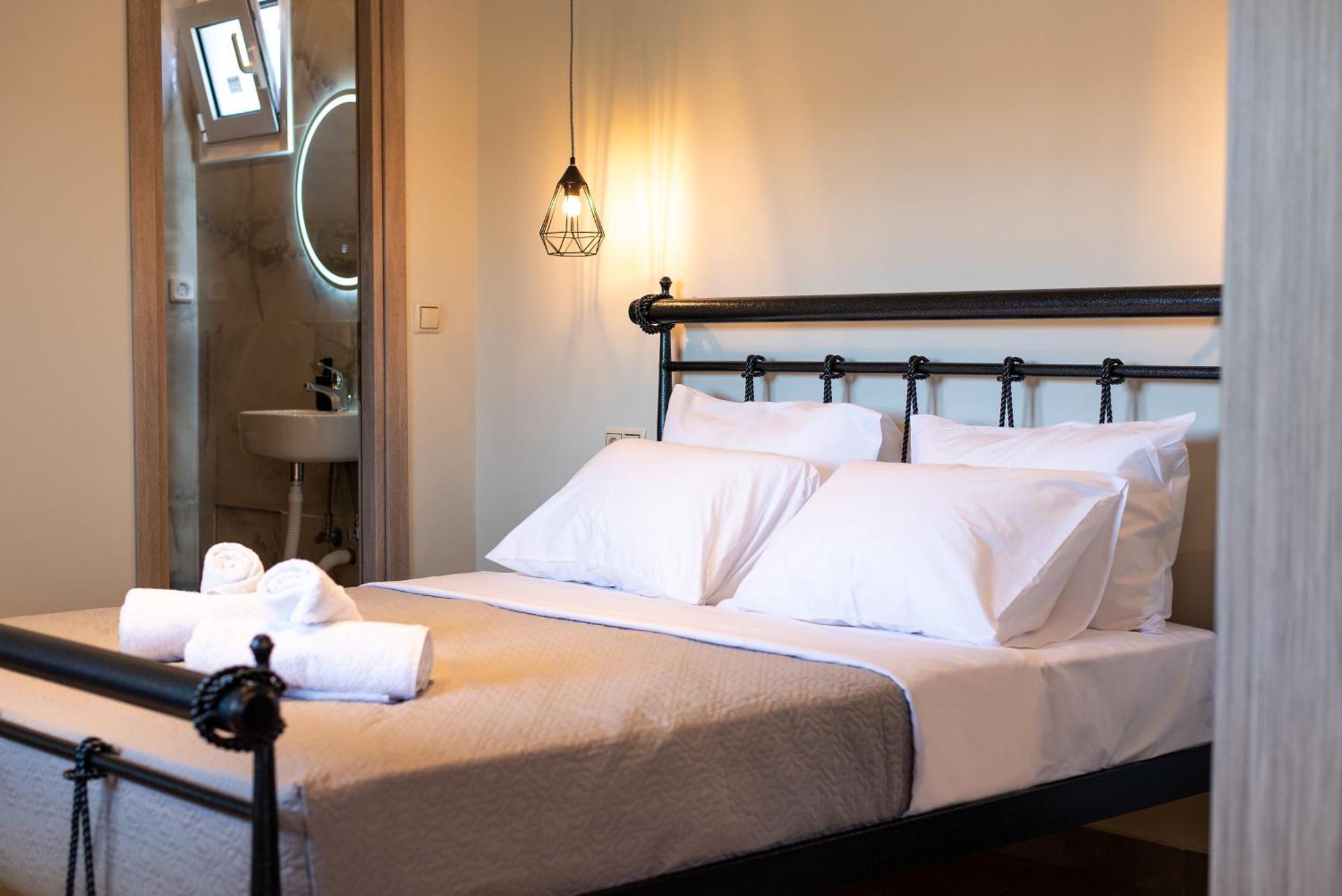 Demi'S Apartments Near Athen'S Airport Artemida  Bagian luar foto