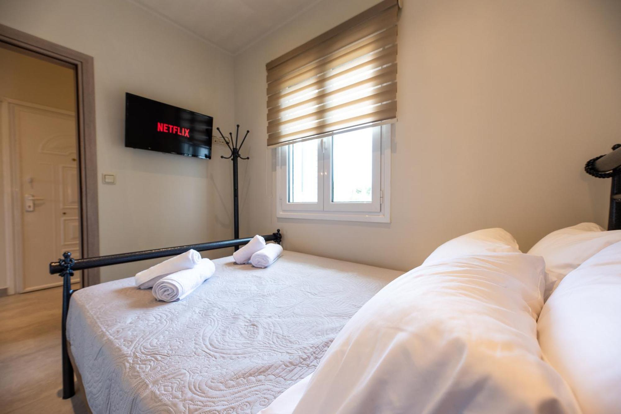 Demi'S Apartments Near Athen'S Airport Artemida  Bagian luar foto