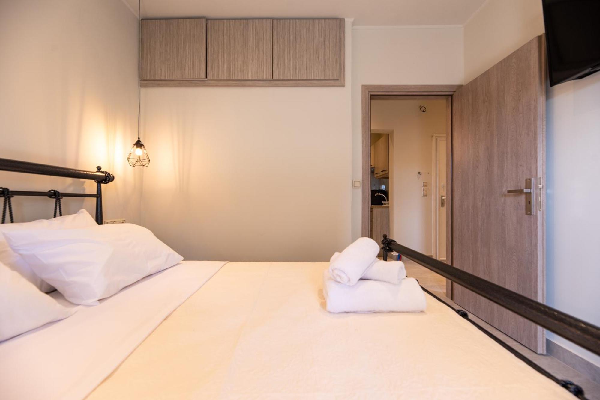 Demi'S Apartments Near Athen'S Airport Artemida  Bagian luar foto