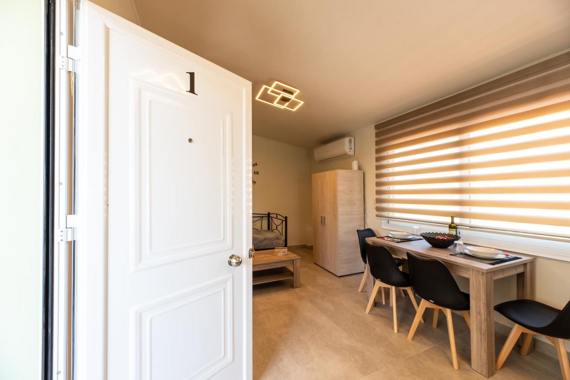 Demi'S Apartments Near Athen'S Airport Artemida  Bagian luar foto