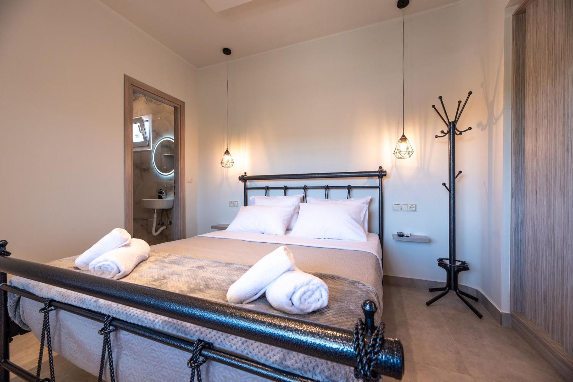Demi'S Apartments Near Athen'S Airport Artemida  Bagian luar foto